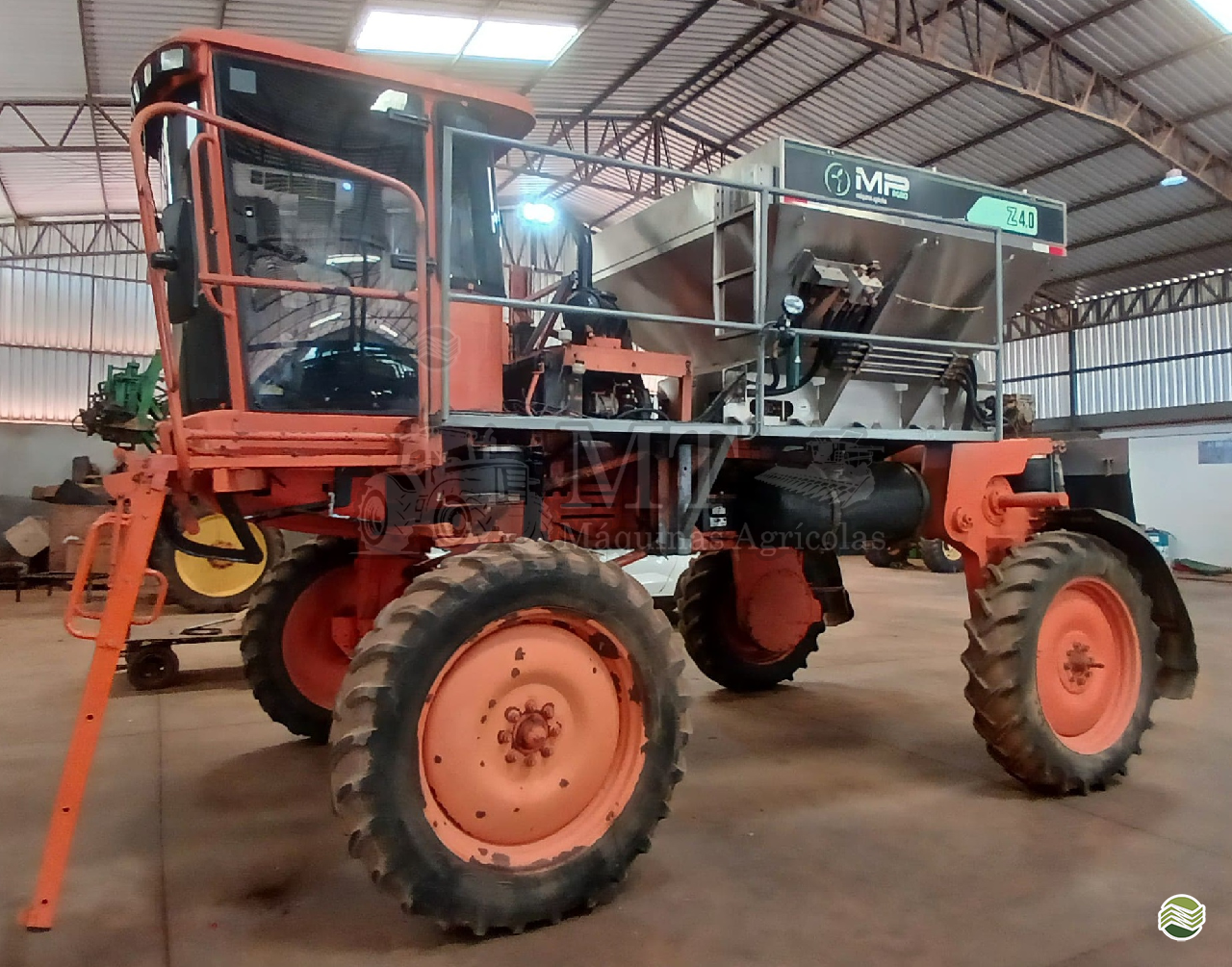 DISTRIBUIDOR AUTOPROPELIDO MP AGRO MP AGRO Z4.0 MT Máquinas Agrícolas CAMPO VERDE MATO GROSSO MT